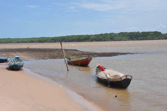 Canoas na Ilha Canárias, no Delta do Parnaíba, na fronteira dos estados do Piauí e Maranhão